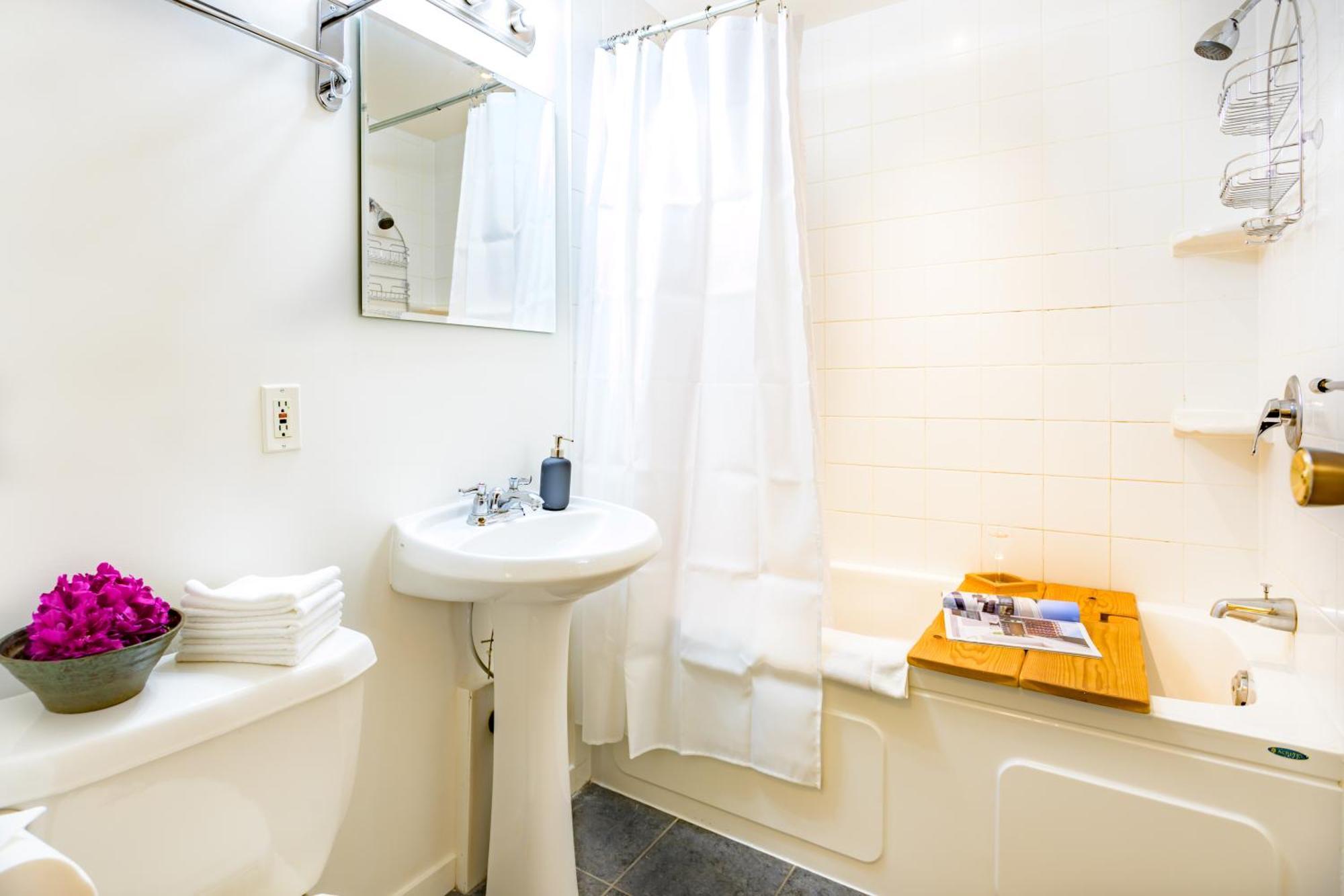 Charming 1 Bdrm View Suite 溫哥華 外观 照片